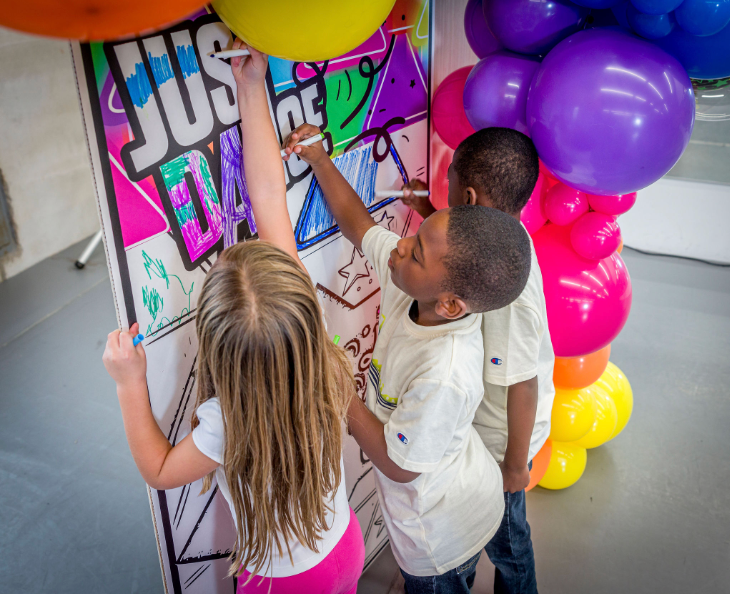 Joyful Coloring Wall (Rental)